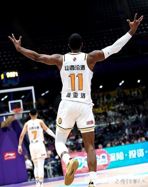 迪亚洛全场17中7,三分3中1得到17分7篮板1抢断5失误2盖帽 迪亚洛全场17中7,三分3中1得到17分7篮板1抢断5失误2盖帽