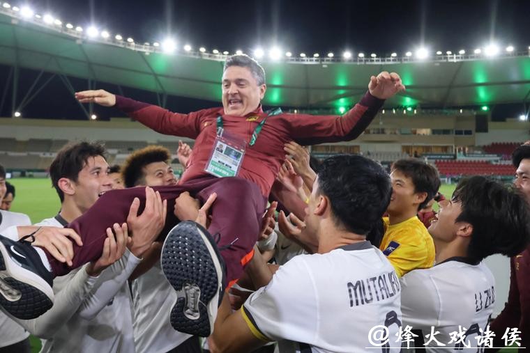 要夺冠？！U23国足三球大胜越南晋级亚洲杯决赛， 球迷提前“过年”了！