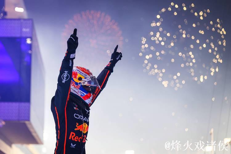 F1卡塔尔大奖赛:维斯塔潘夺冠 车手总冠军悬念仍在 F1卡塔尔大奖赛:维斯塔潘夺冠 车手总冠军悬念仍在
